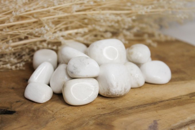 Pierre roulée Scolecite