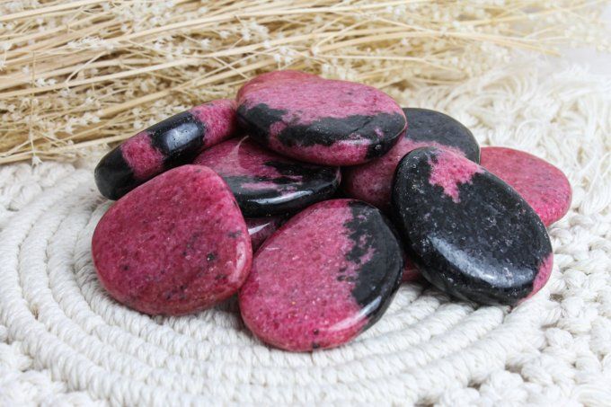 Galet plat Rhodonite