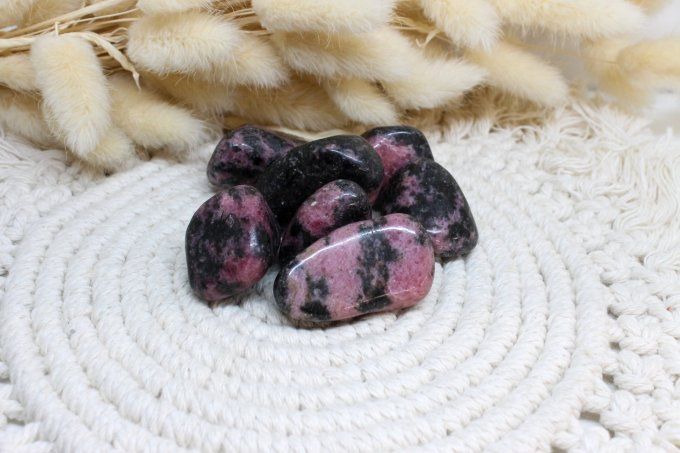 Pierre roulée Rhodonite